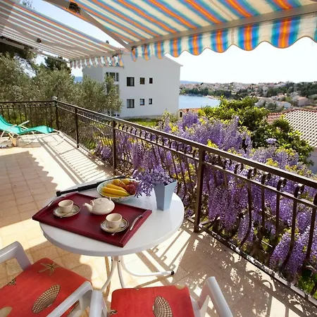 Seaside House Mavarstica, Ciovo - 2788 度假居 *