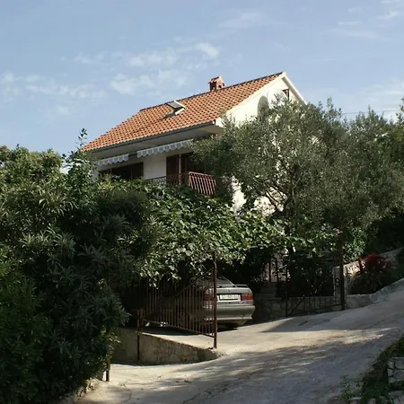 Seaside Holiday House Mavarstica, Ciovo - 2788 Дом отдыха *