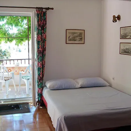 Seaside Holiday House Mavarstica, Ciovo - 2788 *