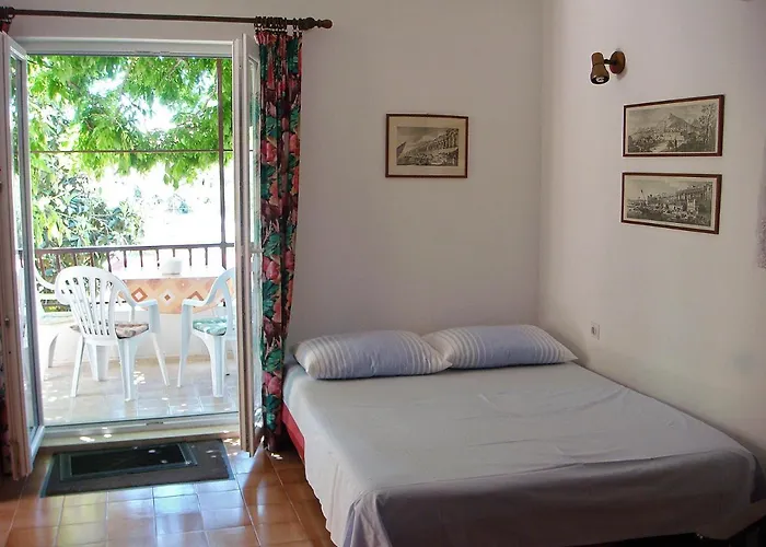 Seaside Holiday House Mavarstica, Ciovo - 2788 *